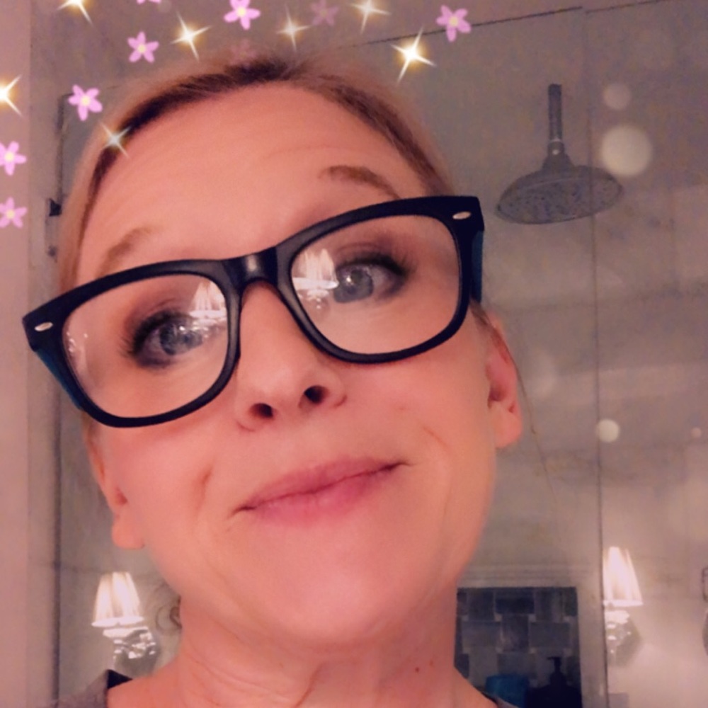 Meet your Posher, Debi